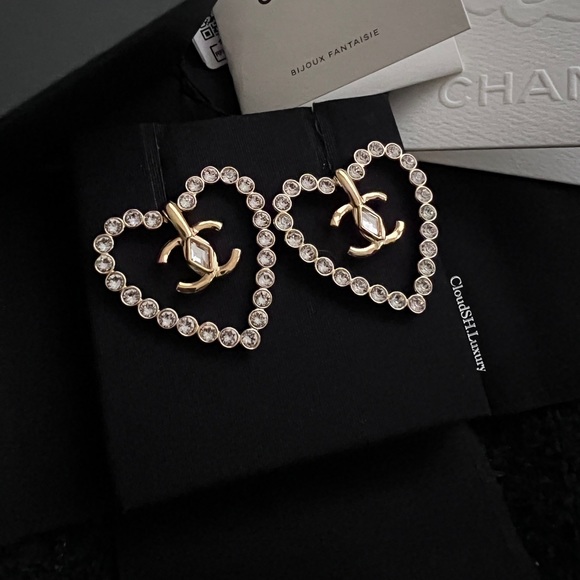 Auth BNIB Chanel 23C Crystal Heart Large Earrings - Picture 2 of 9